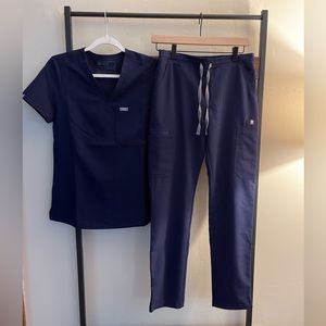 FIGS Women Navy XS scrub set